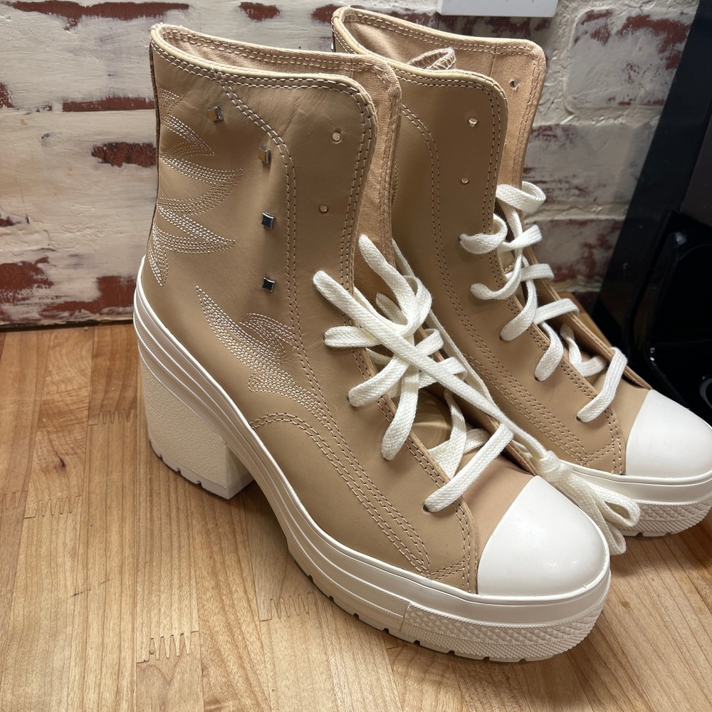 Converse Chuck 70 De Luxe Heel Western Tan Leather Studded Boots Womens 8.5 NWOT